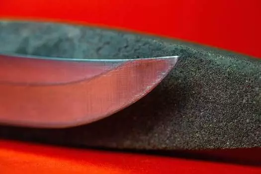 Blade Sharpening: Innovations in 2×72 Grinder